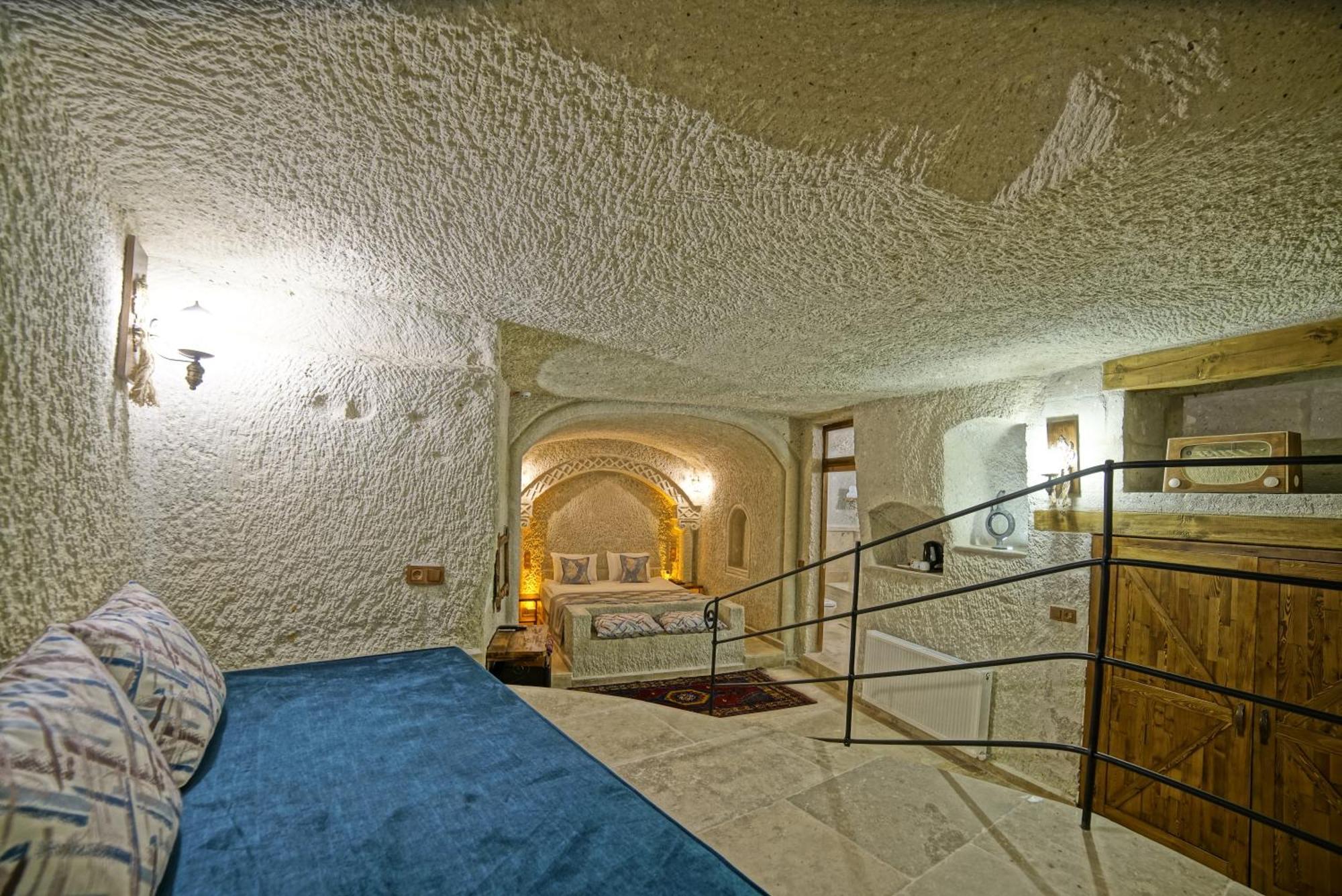 Risus Cave Suites เกอเรเม ภายนอก รูปภาพ