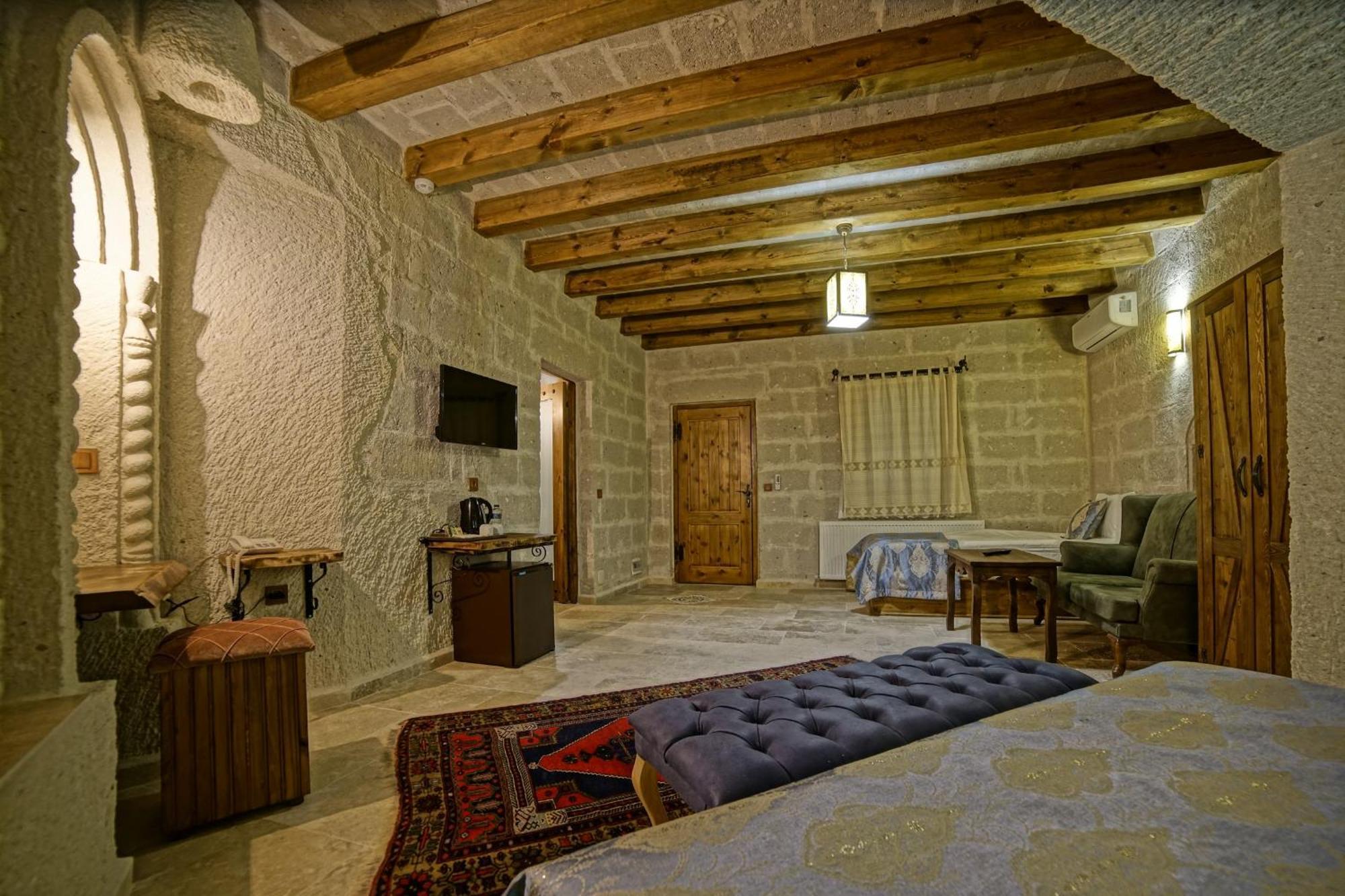 Risus Cave Suites เกอเรเม ภายนอก รูปภาพ