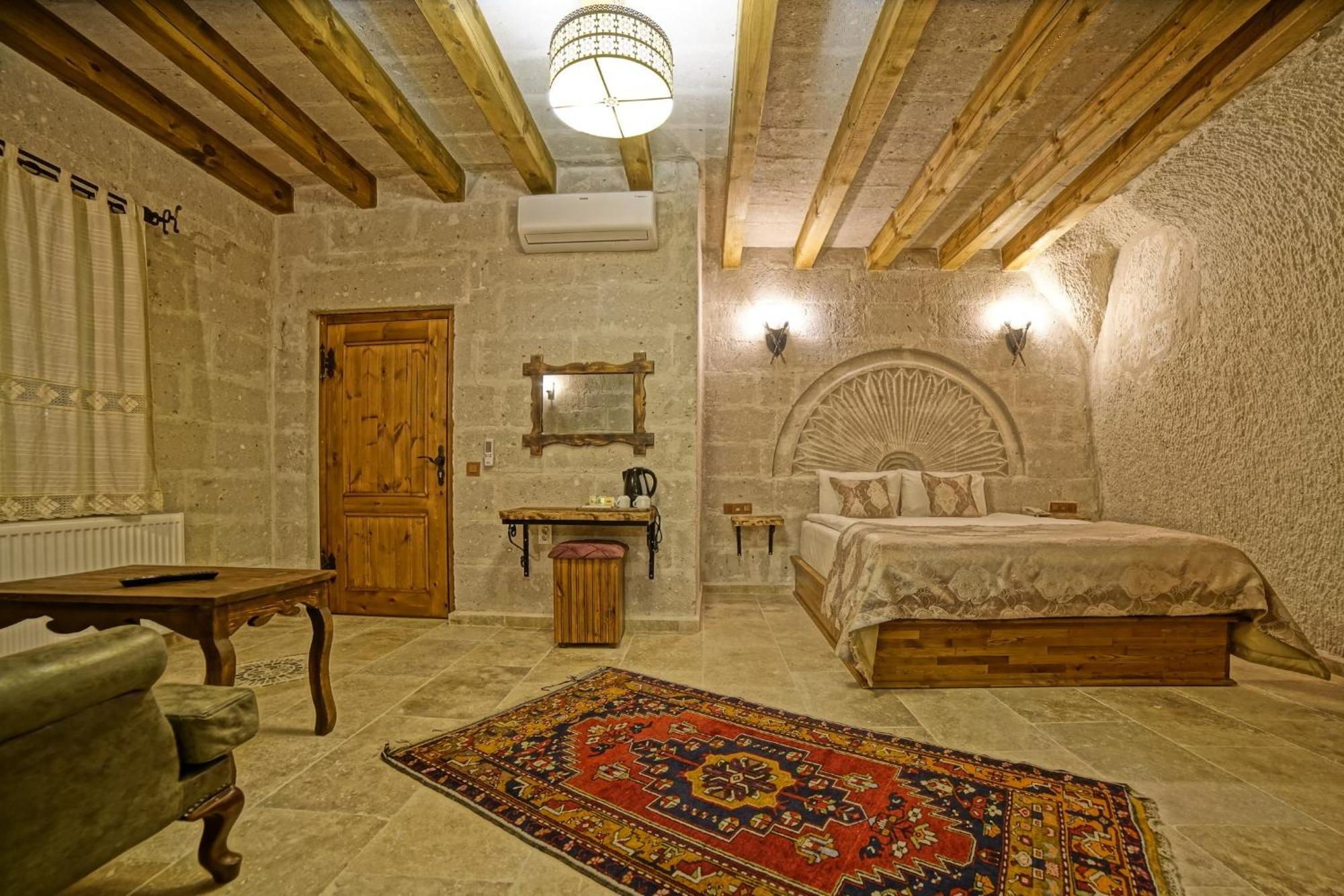 Risus Cave Suites เกอเรเม ภายนอก รูปภาพ
